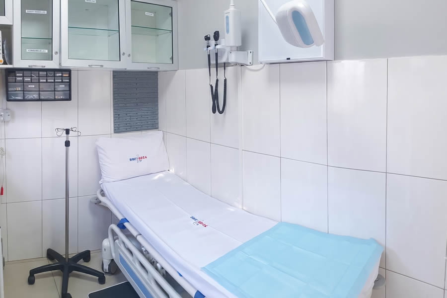 Fully equipped resuscitation bay